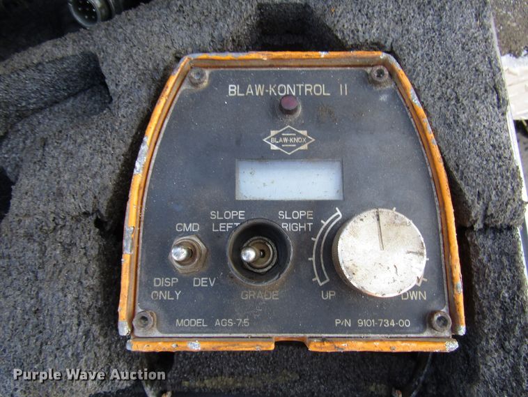 image for item DH8349 Blaw Knox PF3180 paver