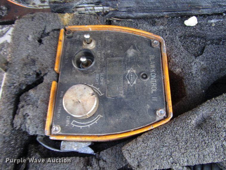 image for item DH8349 Blaw Knox PF3180 paver