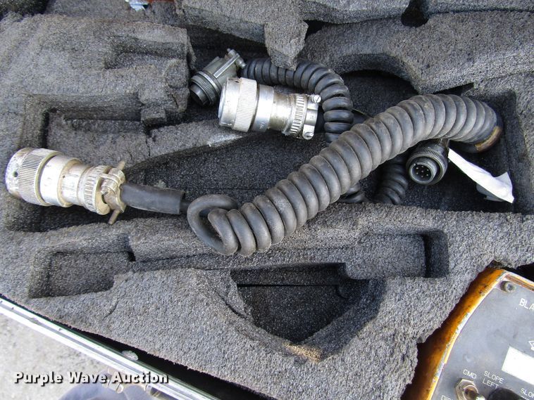 image for item DH8349 Blaw Knox PF3180 paver