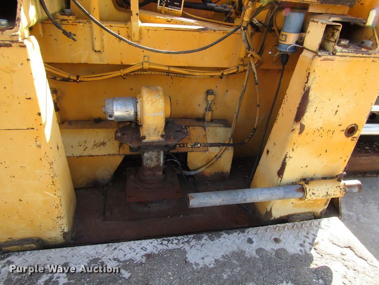 image for item DH8349 Blaw Knox PF3180 paver