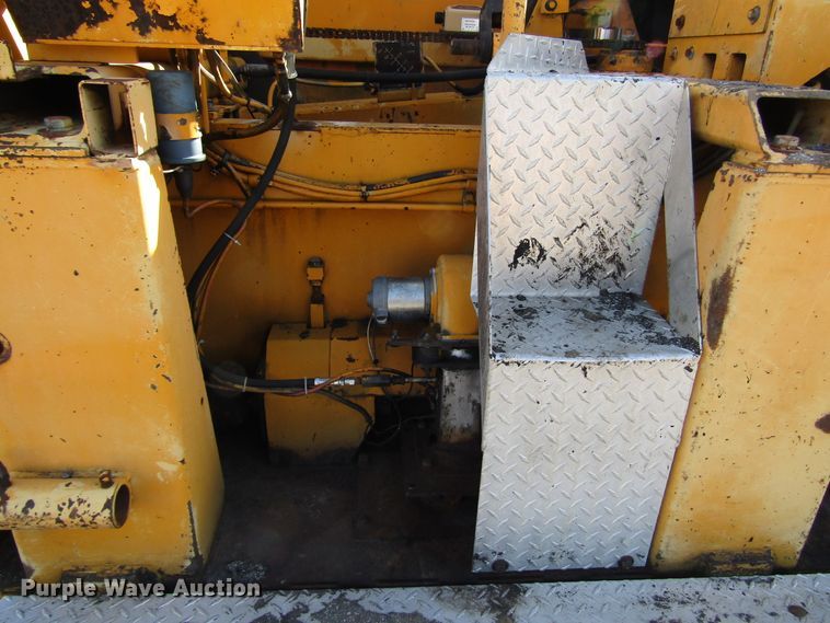 image for item DH8349 Blaw Knox PF3180 paver