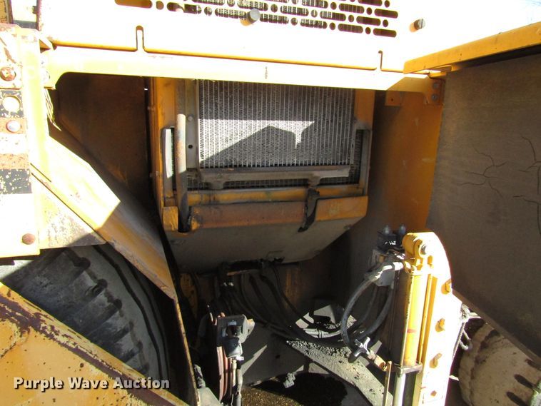 image for item DH8349 Blaw Knox PF3180 paver