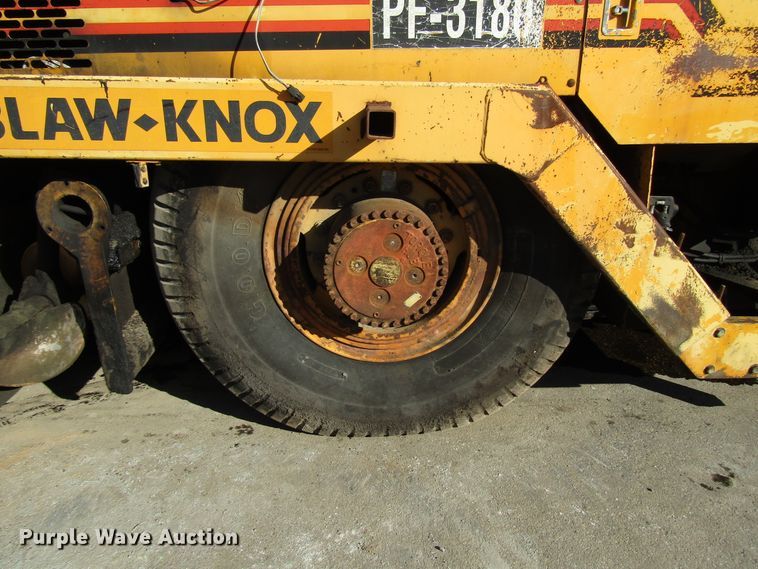 image for item DH8349 Blaw Knox PF3180 paver