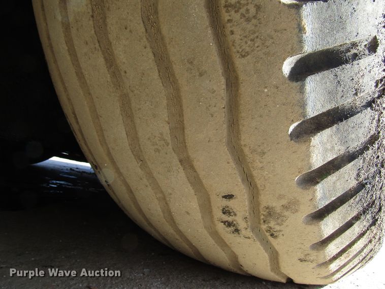 image for item DH8349 Blaw Knox PF3180 paver