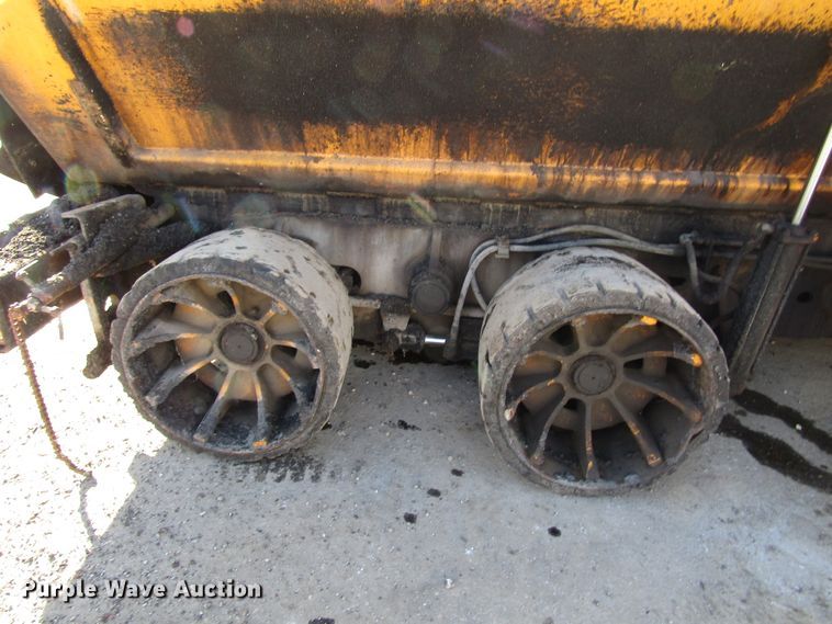 image for item DH8349 Blaw Knox PF3180 paver