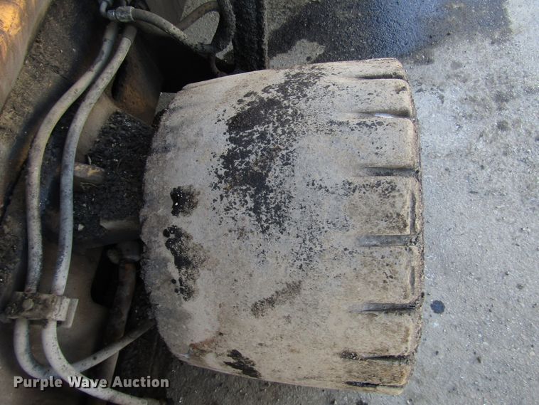 image for item DH8349 Blaw Knox PF3180 paver