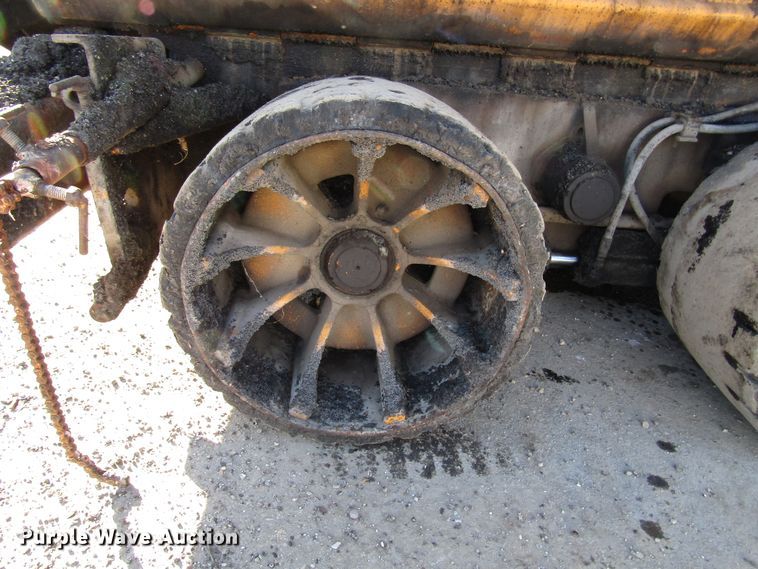 image for item DH8349 Blaw Knox PF3180 paver