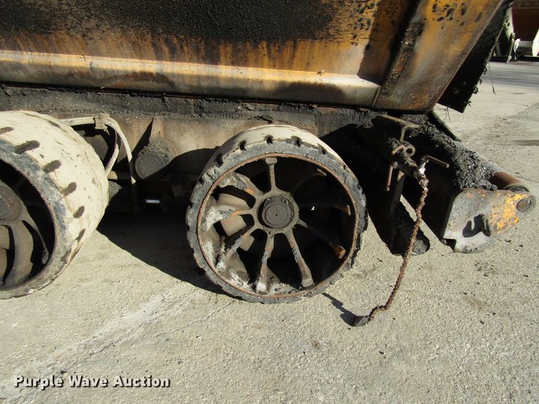 image for item DH8349 Blaw Knox PF3180 paver