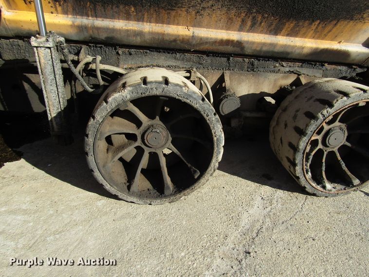 image for item DH8349 Blaw Knox PF3180 paver