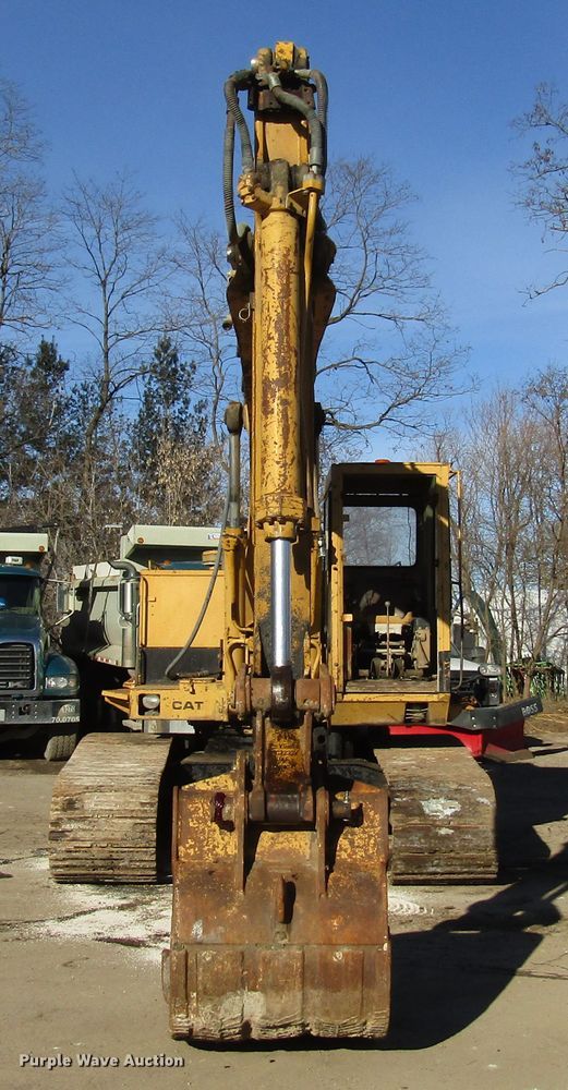 image for item DH8350 1985 Caterpillar 225 excavator
