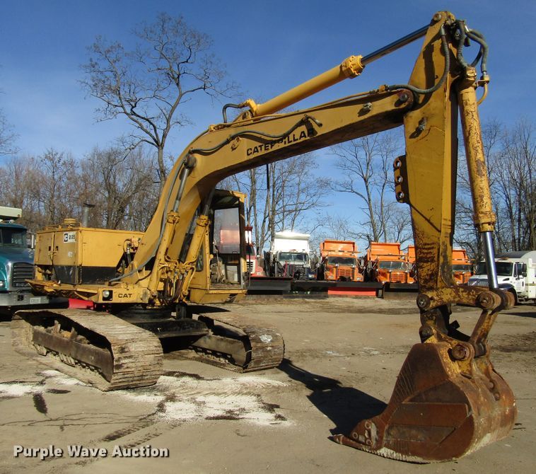 image for item DH8350 1985 Caterpillar 225 excavator