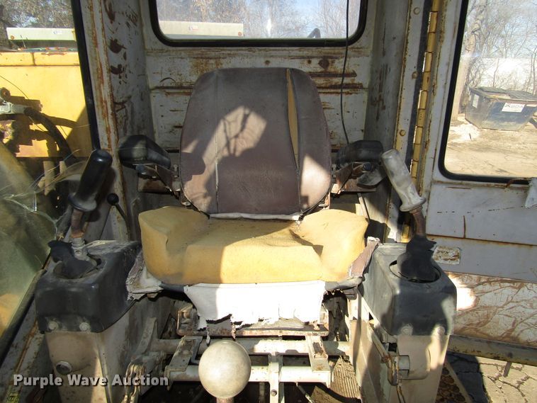 image for item DH8350 1985 Caterpillar 225 excavator