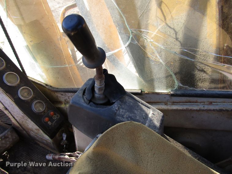 image for item DH8350 1985 Caterpillar 225 excavator