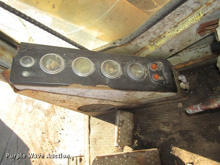 image for item DH8350 1985 Caterpillar 225 excavator