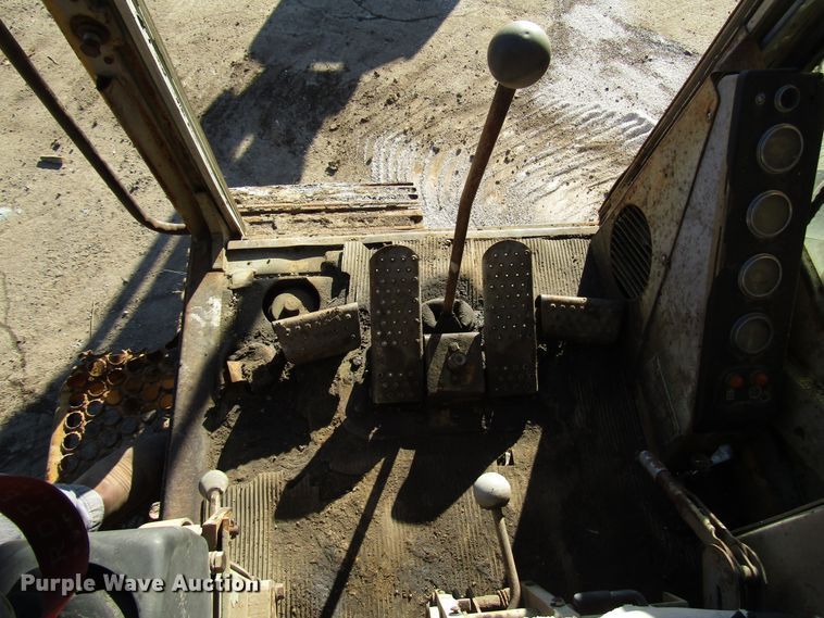 image for item DH8350 1985 Caterpillar 225 excavator