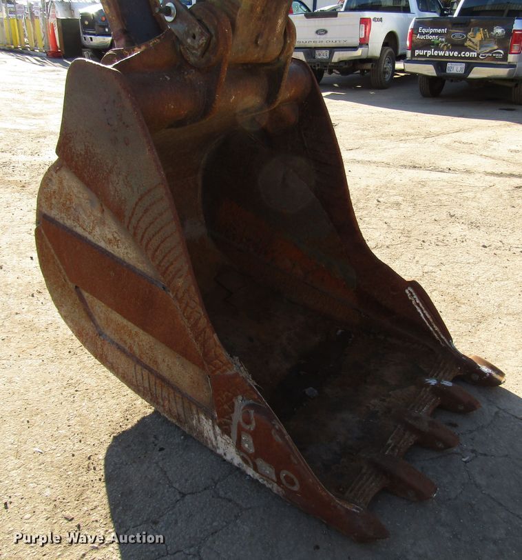 image for item DH8350 1985 Caterpillar 225 excavator