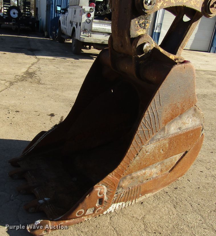 image for item DH8350 1985 Caterpillar 225 excavator