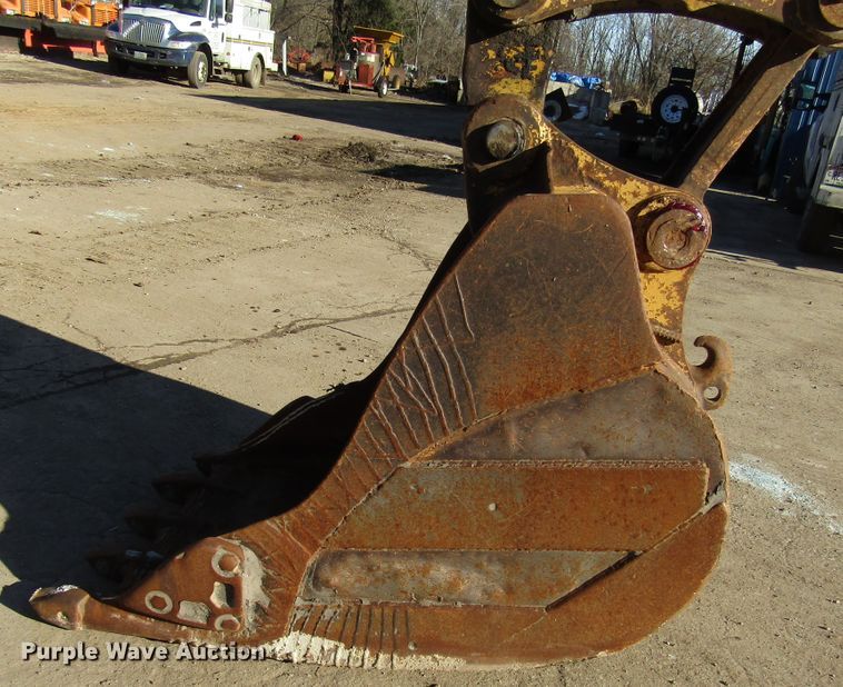 image for item DH8350 1985 Caterpillar 225 excavator