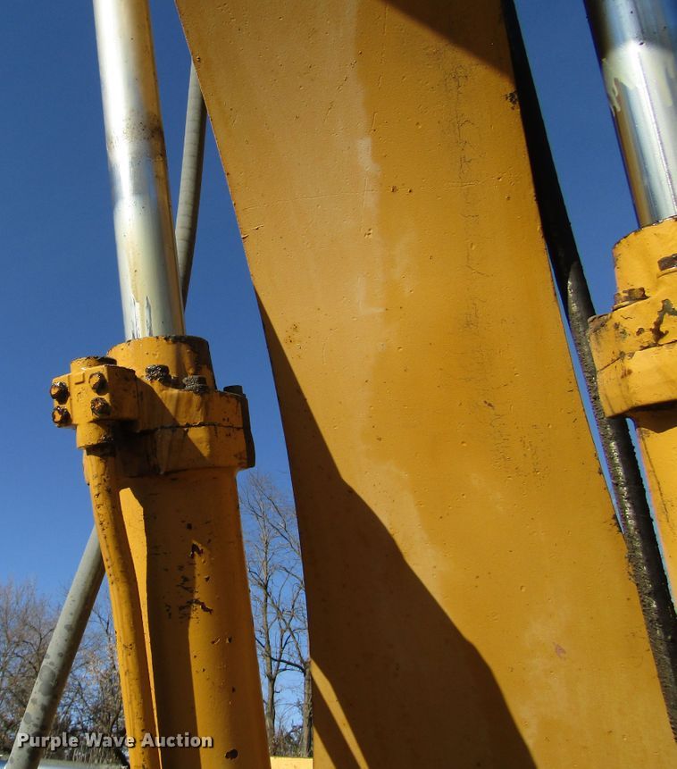 image for item DH8350 1985 Caterpillar 225 excavator