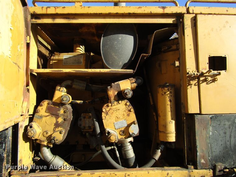 image for item DH8350 1985 Caterpillar 225 excavator