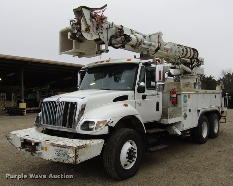 image for item DH8370 2006 International 7500 digger derrick truck