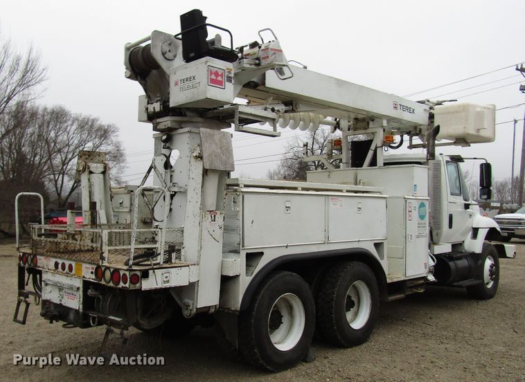 image for item DH8370 2006 International 7500 digger derrick truck