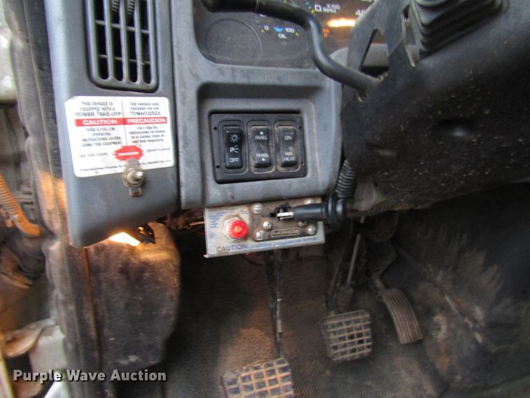 image for item DH8370 2006 International 7500 digger derrick truck