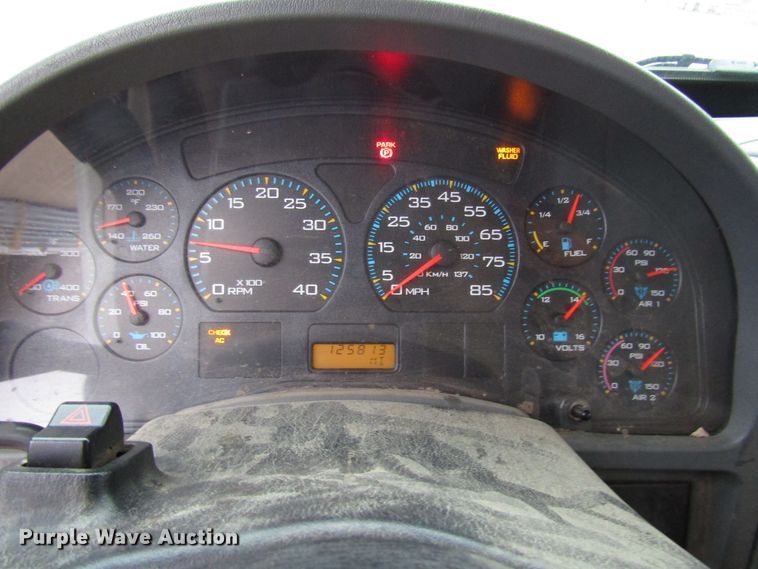 image for item DH8370 2006 International 7500 digger derrick truck