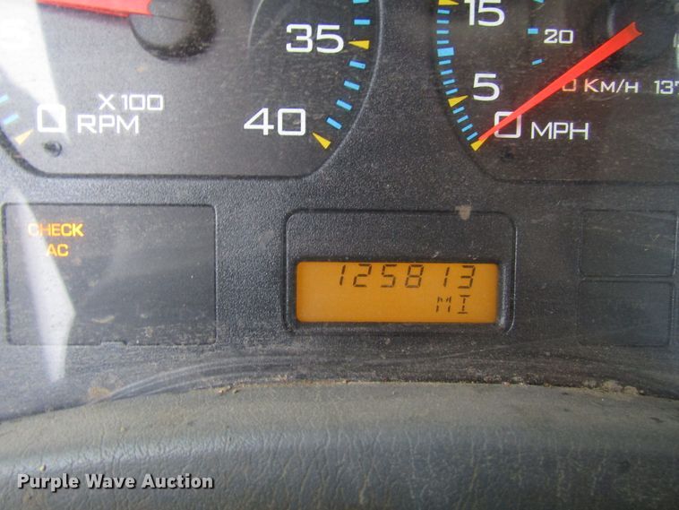 image for item DH8370 2006 International 7500 digger derrick truck