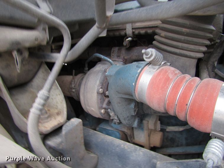 image for item DH8370 2006 International 7500 digger derrick truck