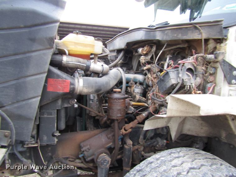 image for item DH8370 2006 International 7500 digger derrick truck