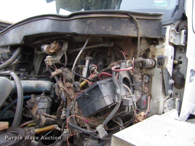 image for item DH8370 2006 International 7500 digger derrick truck