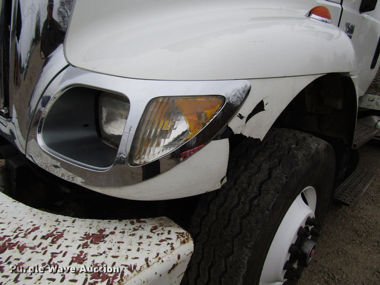 image for item DH8370 2006 International 7500 digger derrick truck