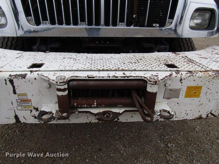 image for item DH8370 2006 International 7500 digger derrick truck