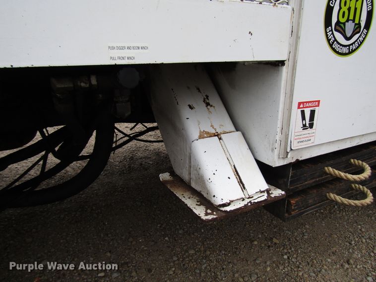 image for item DH8370 2006 International 7500 digger derrick truck