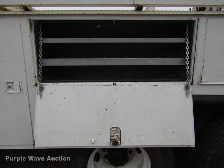 image for item DH8370 2006 International 7500 digger derrick truck