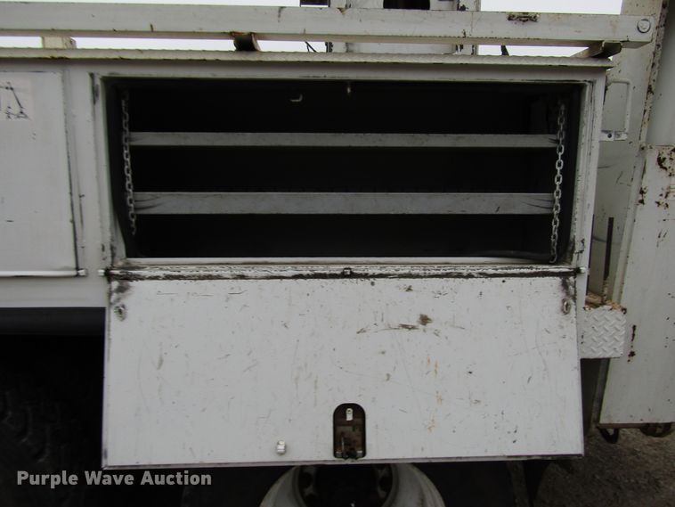 image for item DH8370 2006 International 7500 digger derrick truck