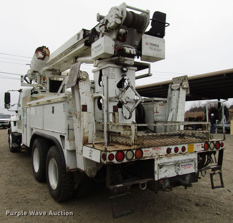 image for item DH8370 2006 International 7500 digger derrick truck