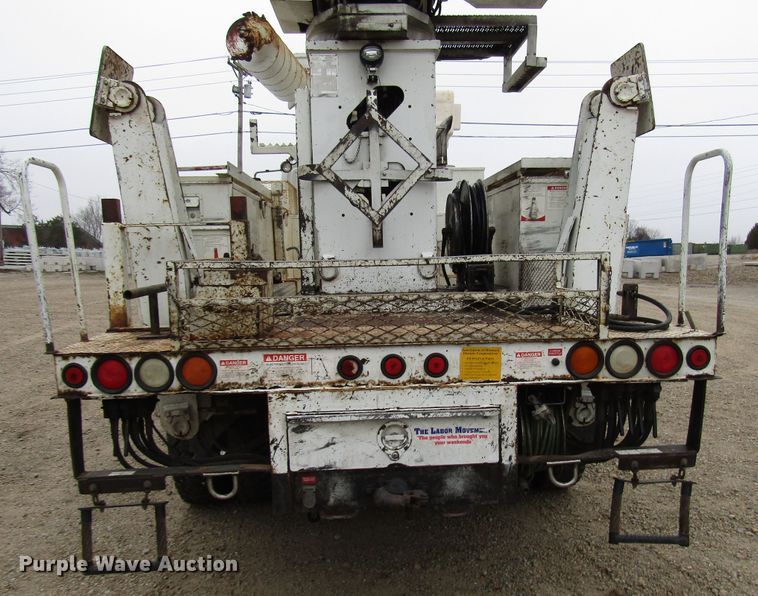 image for item DH8370 2006 International 7500 digger derrick truck
