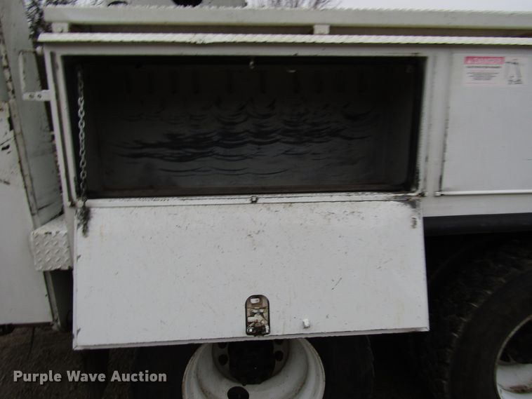 image for item DH8370 2006 International 7500 digger derrick truck