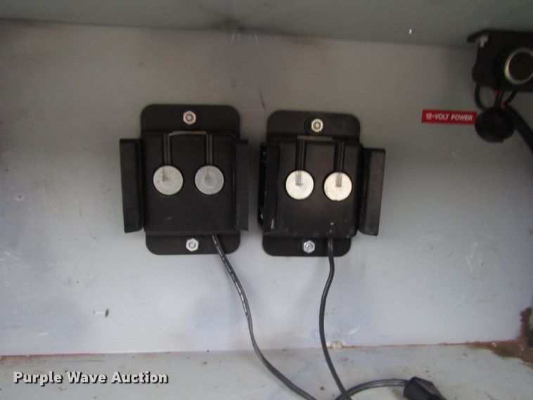 image for item DH8370 2006 International 7500 digger derrick truck