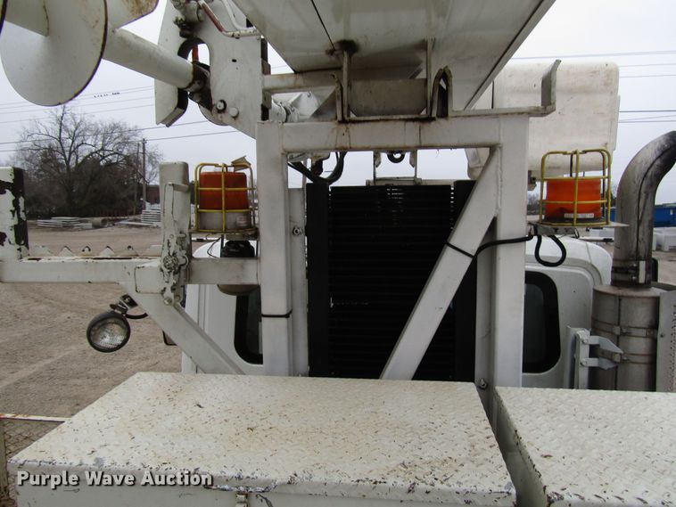 image for item DH8370 2006 International 7500 digger derrick truck