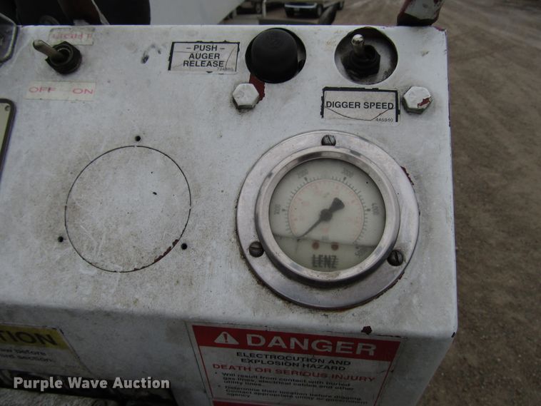 image for item DH8370 2006 International 7500 digger derrick truck