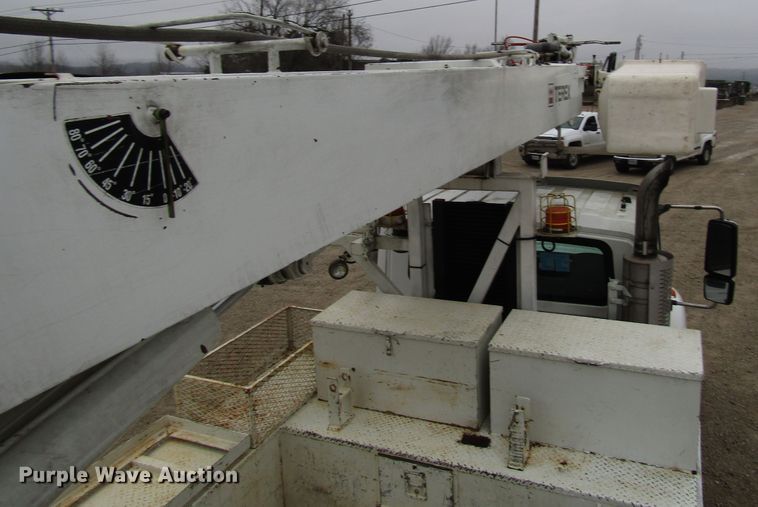 image for item DH8370 2006 International 7500 digger derrick truck