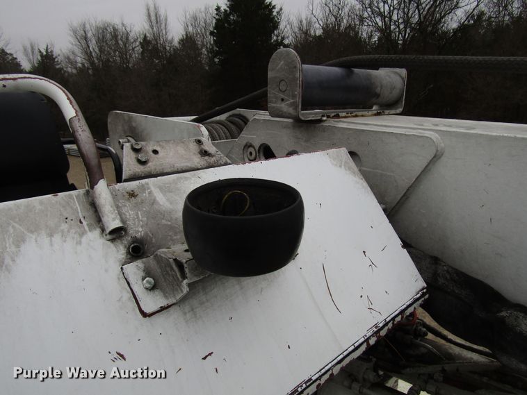 image for item DH8370 2006 International 7500 digger derrick truck