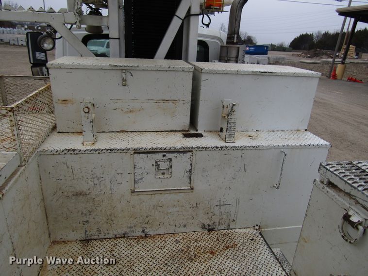 image for item DH8370 2006 International 7500 digger derrick truck