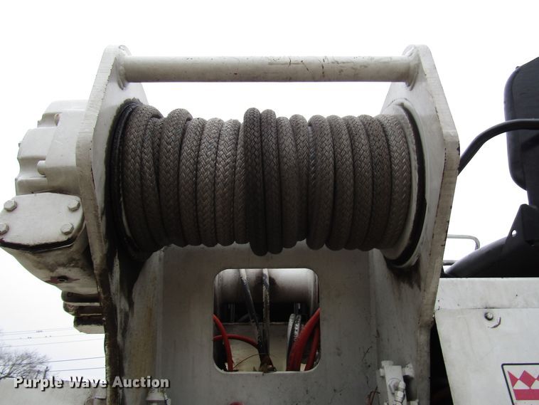 image for item DH8370 2006 International 7500 digger derrick truck