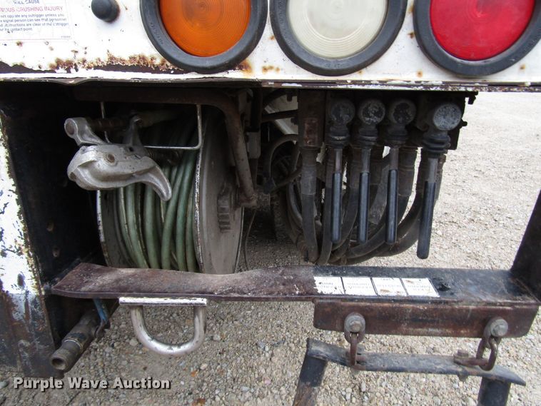 image for item DH8370 2006 International 7500 digger derrick truck