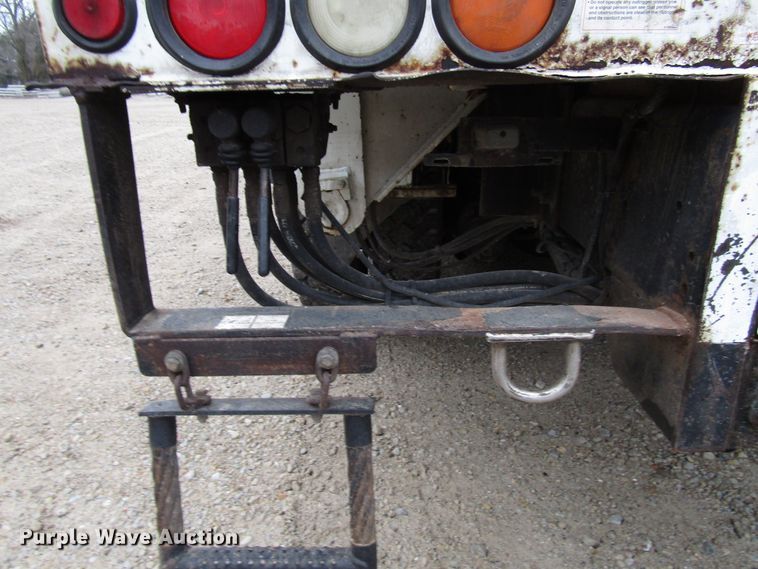 image for item DH8370 2006 International 7500 digger derrick truck