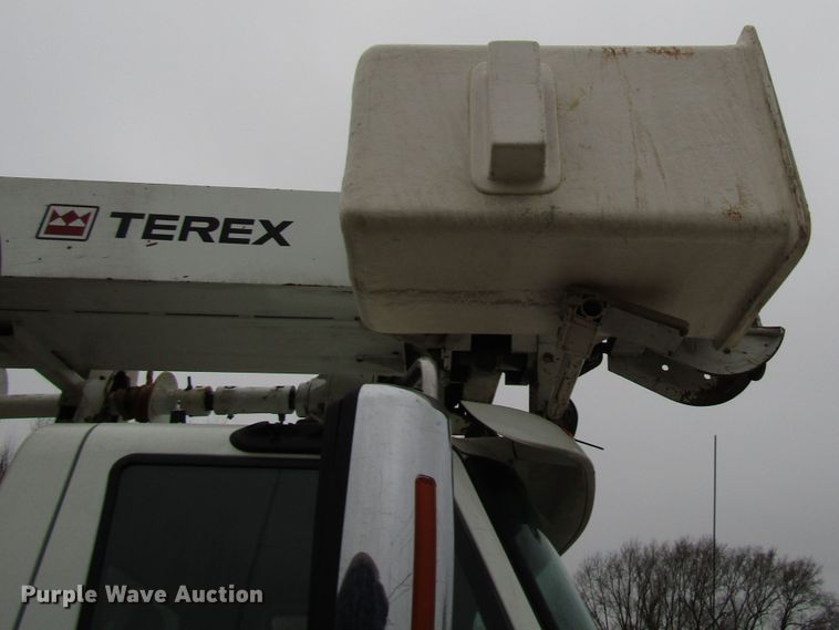 image for item DH8370 2006 International 7500 digger derrick truck